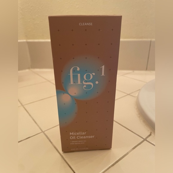 Fig.1 Micellar Oil Cleanser - Picture 7 of 8